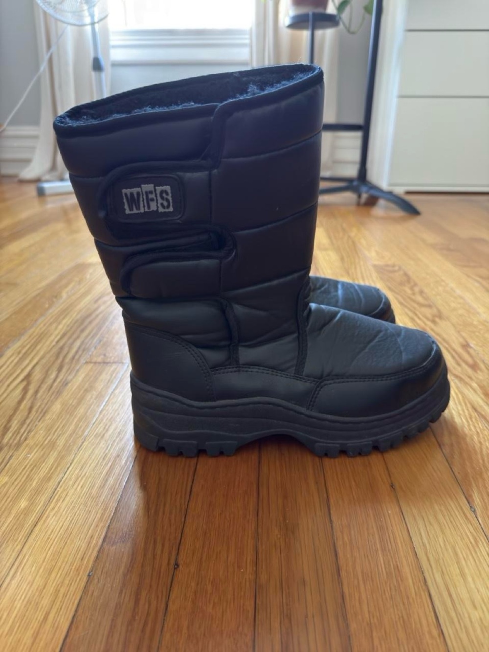 WFS snow boots